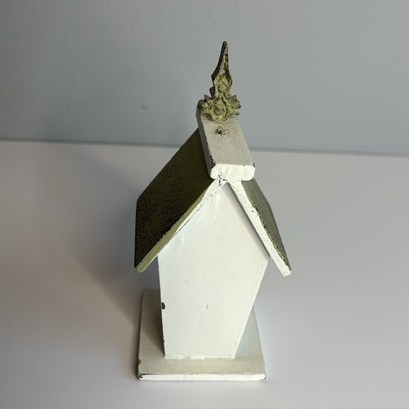 BIRDHOUSE, BOYD’S WHEELBARROW AND HANGAR DECOR - Picture 6 of 6